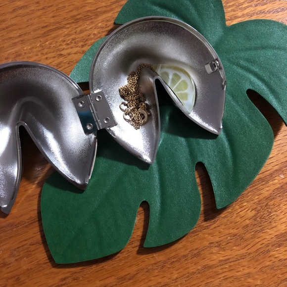 Silver fortune cookie jewelry or keepsake box New - Picture 5 of 6